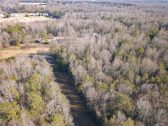 4th image of 2300 Country Ln
