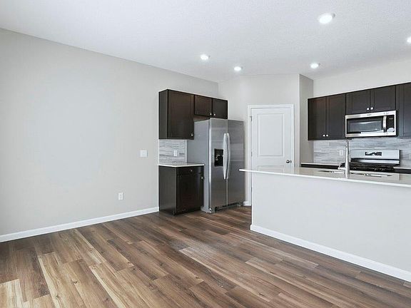 3rd image of 1037 Catesby Ct