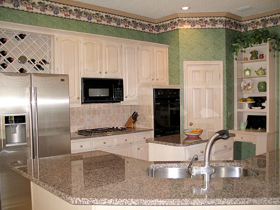 Kitchen with Granite