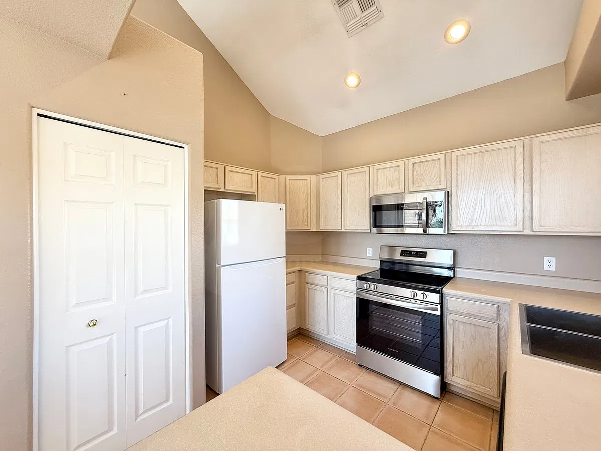 2 bed, 2.0 bath, 1047 sqft, $1,499 — Photo 4