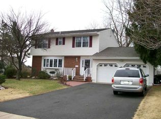 55 Oakwood Dr, Parlin, NJ 08859