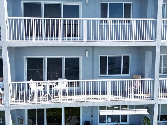 4th image of 1201 S Riverside Drive S #206