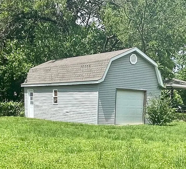 1213 E Wayland St — Photo 17