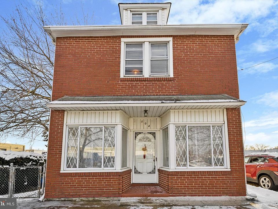 1st image of 104 Monroe St
