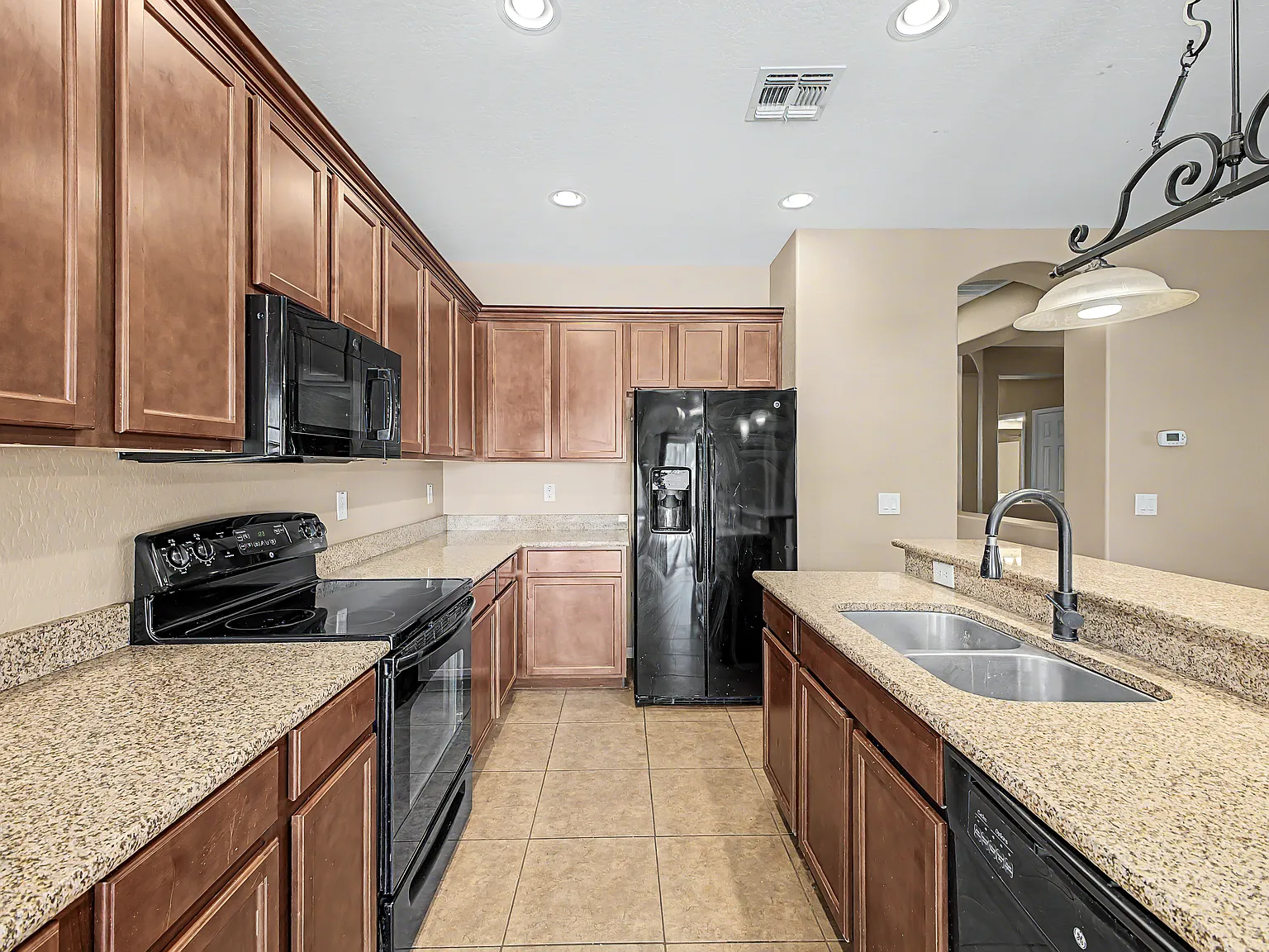 3 bed, 1671 sqft, $2,095 — Photo 2