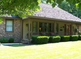 26 Pleasantview Dr, Forrest, IL 61741