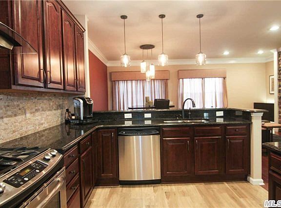 4th image of 156 Southampton Dr