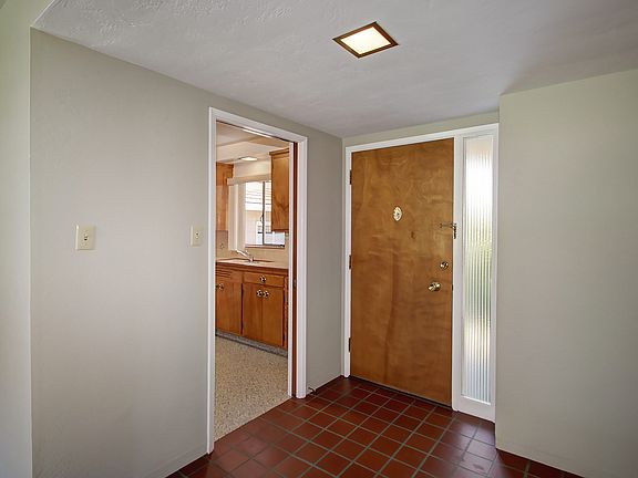 5th image of 1407 Carrousel Ln