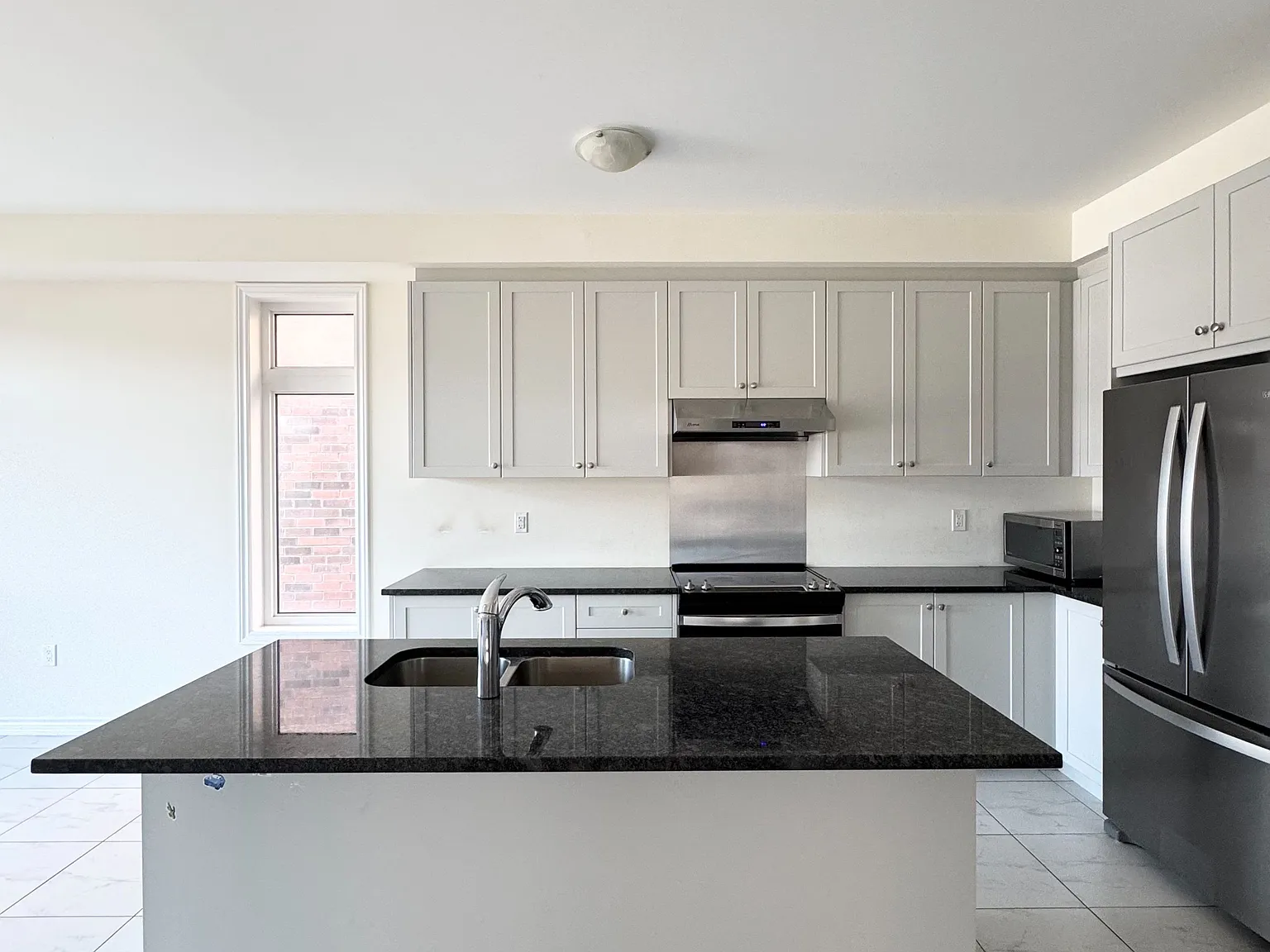 4 bed, $3,800 — Photo 3