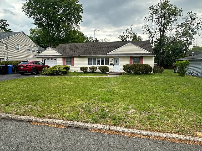 380 Burlington Rd — Photo 3