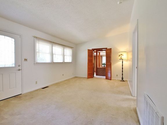3rd image of 289 Peachtree Cir