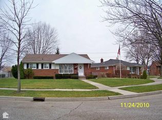 909 Chippewa St, Mount Clemens, MI 48043