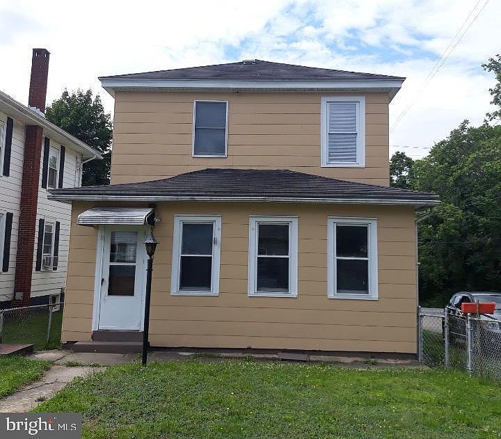 2nd image of 892 Barnesville Dr
