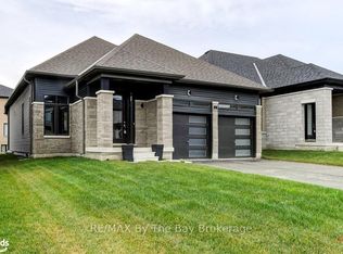 3 Rosanne Cir, Wasaga Beach, ON L9Z1J7