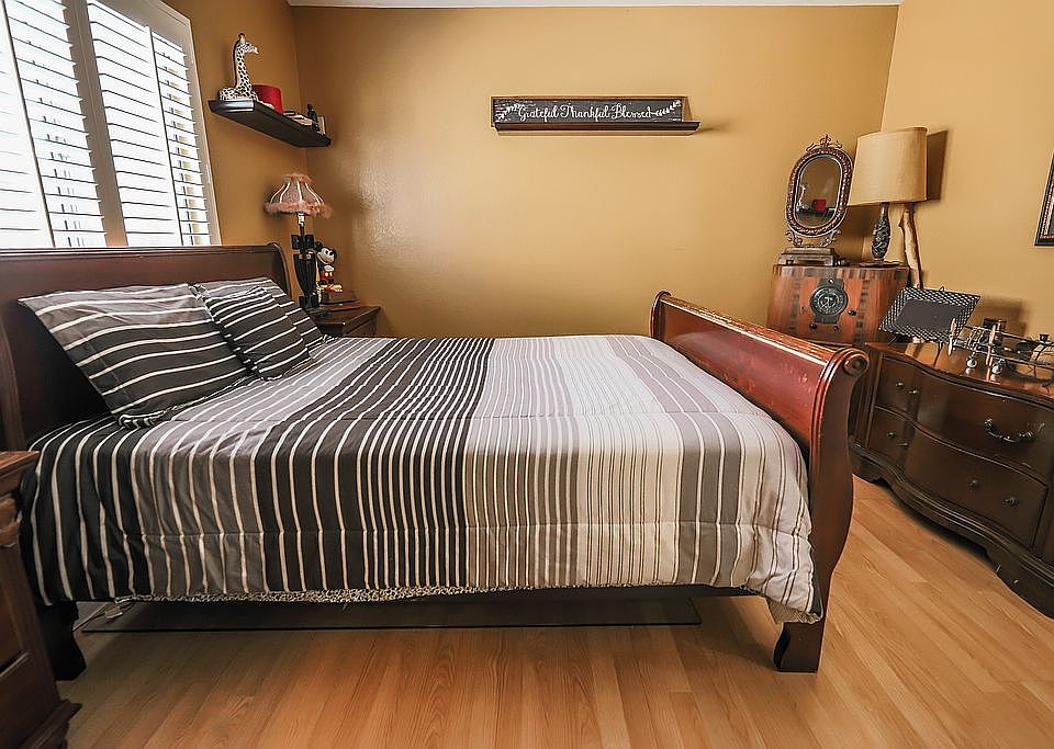 2nd image of 2120 Jardine Ave