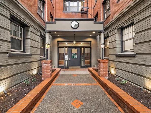 2109 NW Irving St Unit 103, Portland, OR 97210