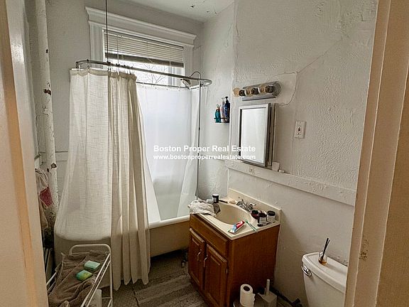 4th image of 211 Park Dr APT 32