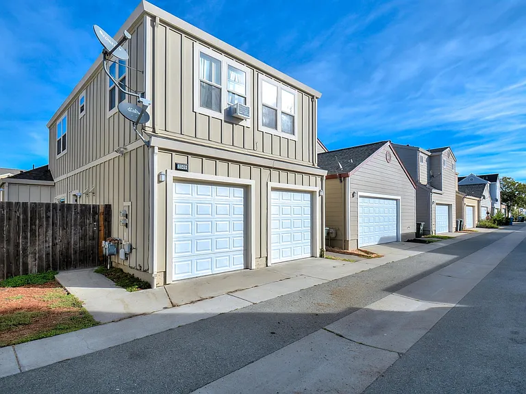 2569 N Village Dr — Photo 1