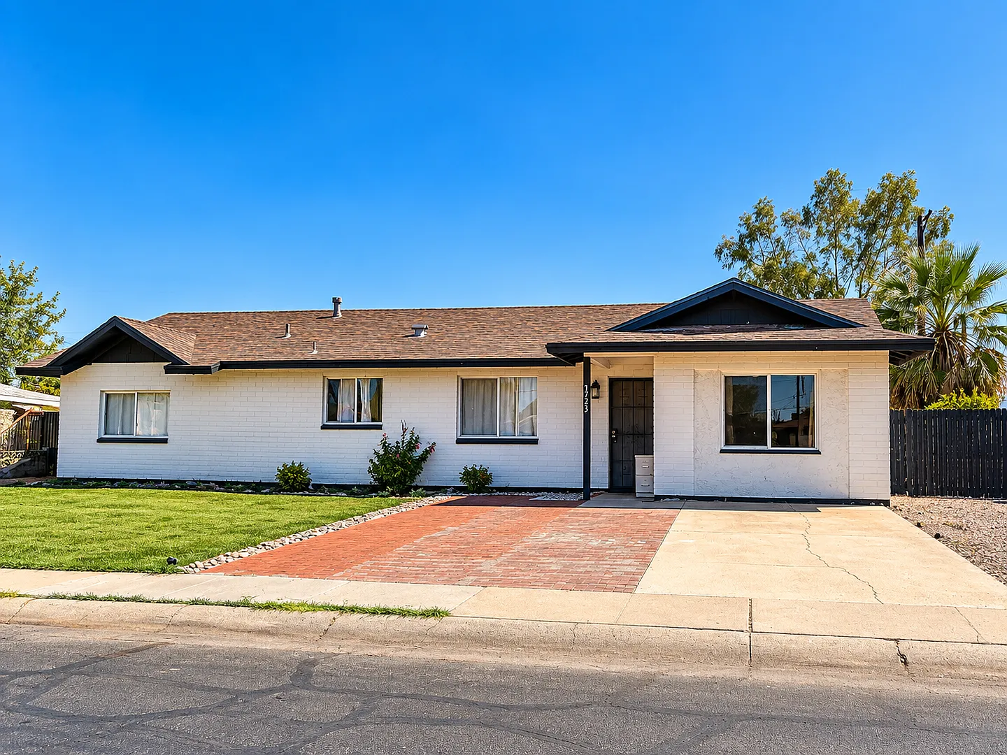 Nice 4 bedroom 2 bath home! — Photo 1