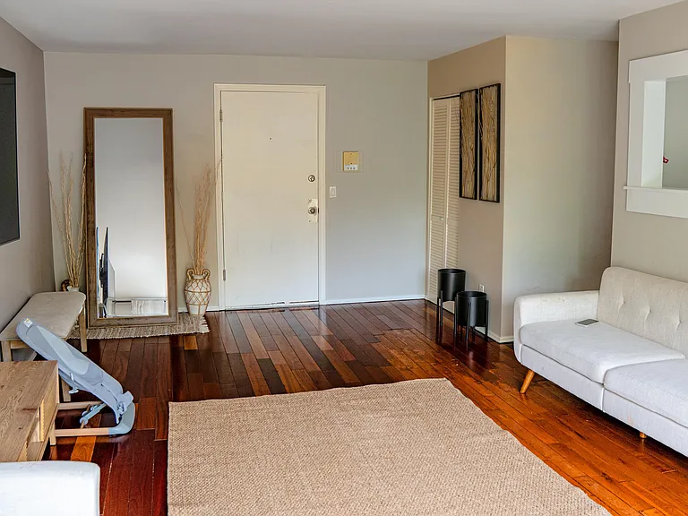 5A Woodside Ave #D-47 — Photo 3