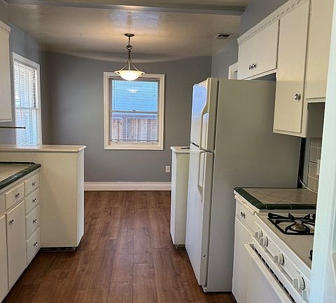 3rd image of 827 43rd St #1