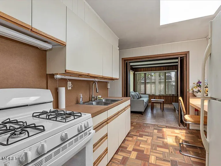223 W End Ave — Photo 3