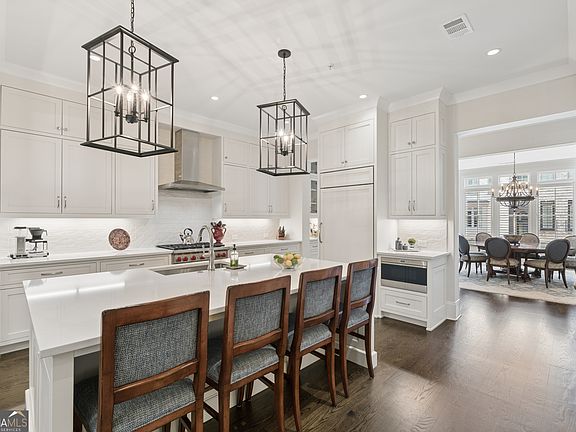 4th image of 215 Marjean Way