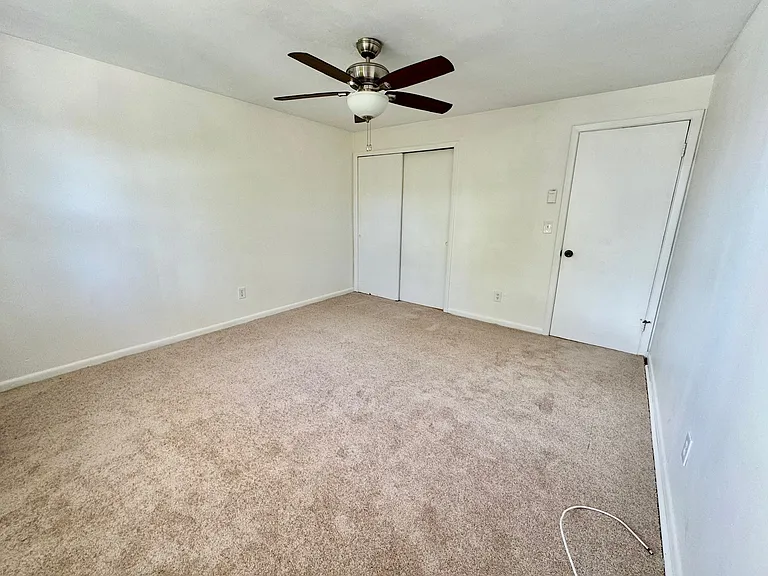 2502 Gary Cir #B — Photo 13