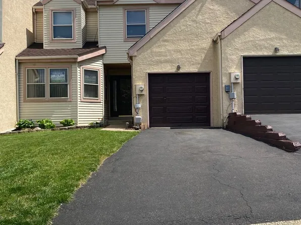 52 Bellwood Dr, Feasterville Trevose, PA 19053