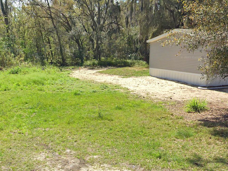 2nd image of 1900 Faye St