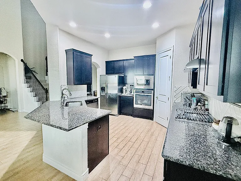 3925 Gildas Path — Photo 8