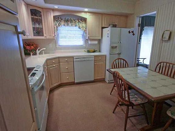 5th image of 8 Little Brook Ct