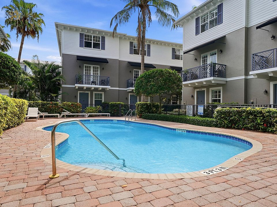 1st image of 2265 NE 9th Avenue