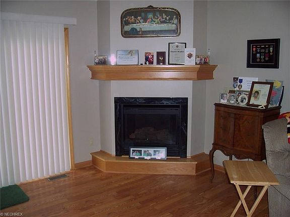 3rd image of 7337 Glengary Dr