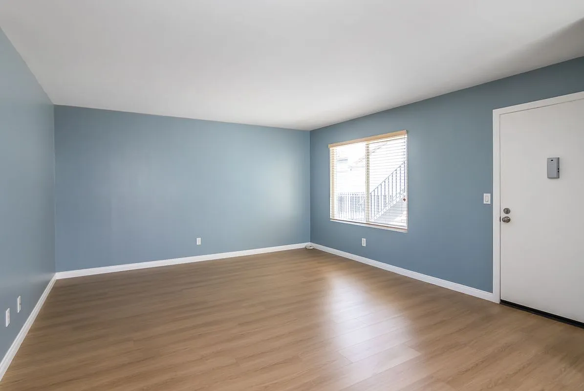 2 bed, 1.0 bath, 896 sqft, $2,600 — Photo 4