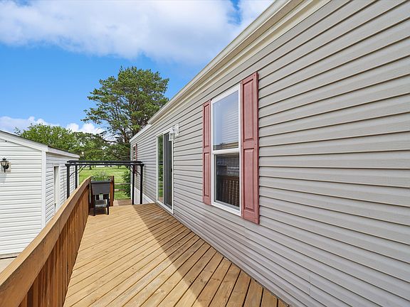 4th image of 320 SE Autumn Park Dr