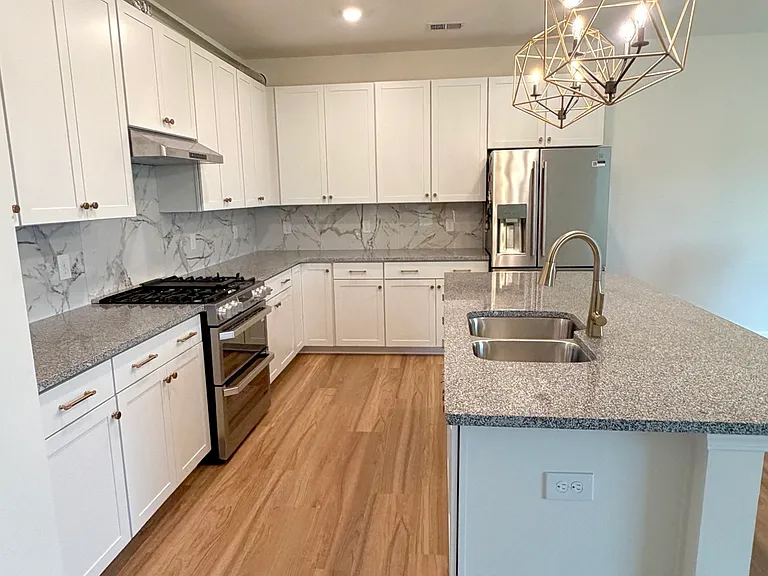 804 Omni Ct — Photo 6