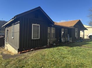 1145 Waco Rd, Huntington, WV 25701