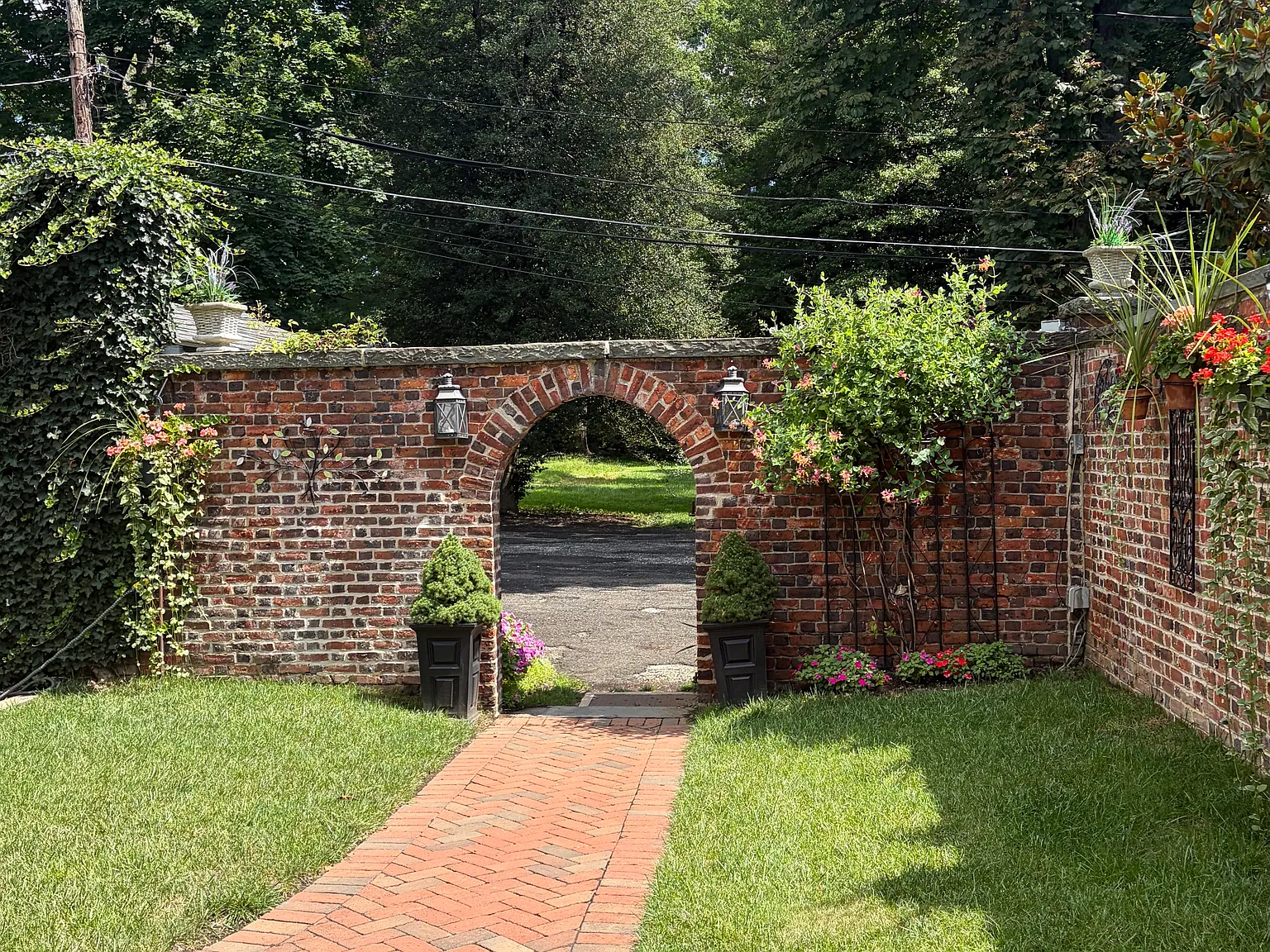 2 bed, 1300 sqft, $2,000 — Photo 4