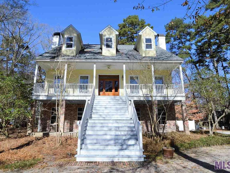 1st image of 15601 Chivre Ave