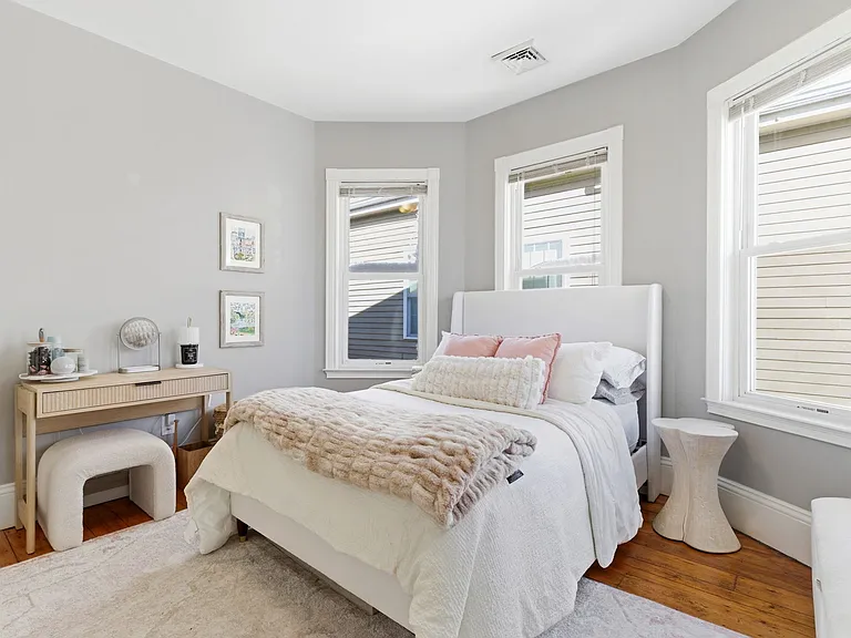 645 E 6th St #2 — Photo 11