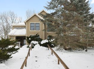 143 Pine Ct, Tannersville, PA 18372