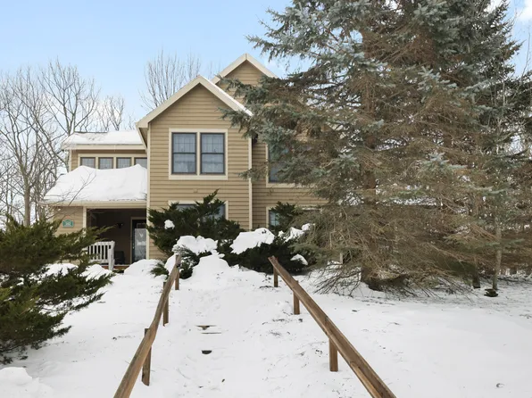 143 Pine Ct, Tannersville, PA 18372