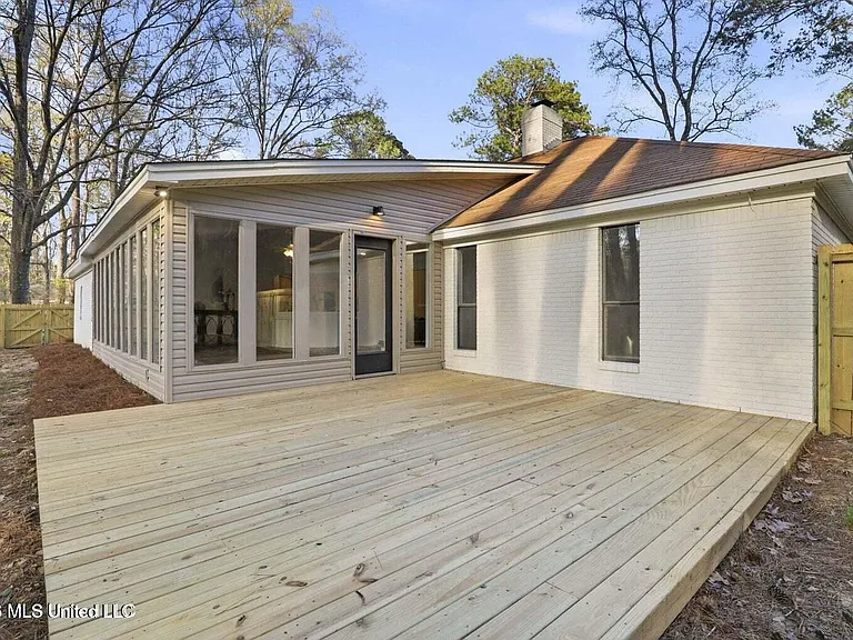 409 Arundel Dr — Photo 16