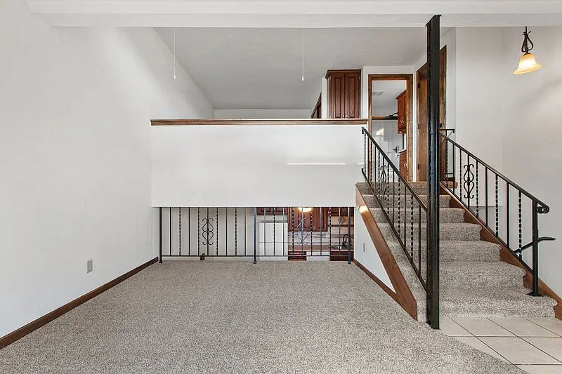 1 bed, 1.0 bath, 633 sqft, $999 — Photo 2