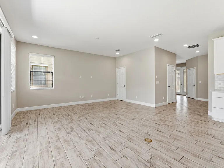 3940 Maurice Ave — Photo 8
