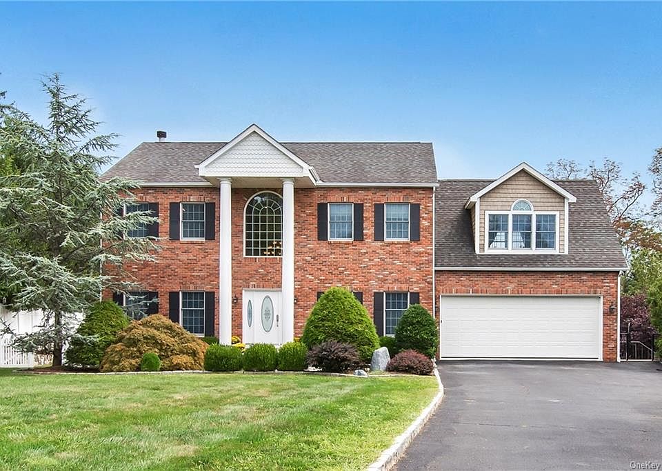 1st image of 6 Gualtiere Ln