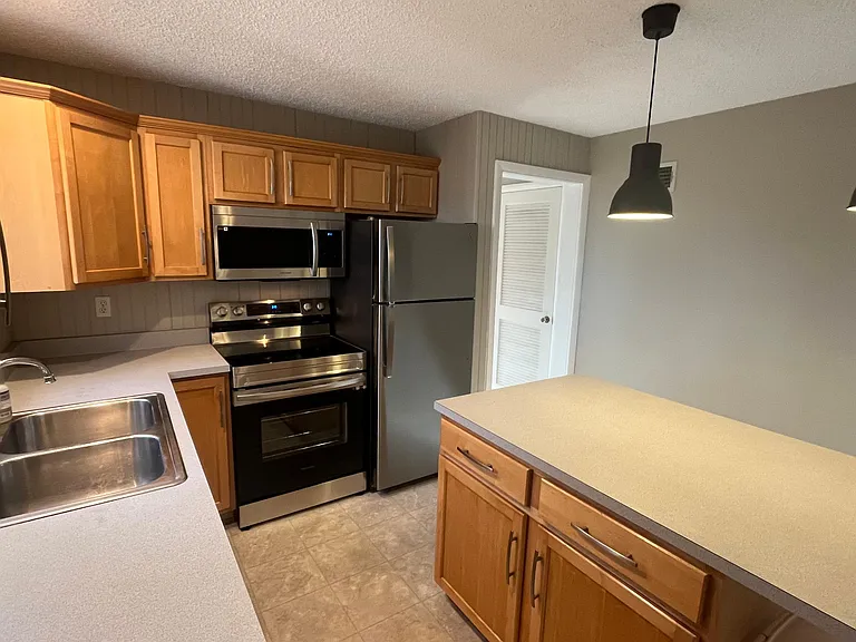 36 Rivermount Ter #A — Photo 5