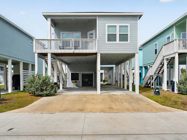 108 Maldives Dr, Rockport, TX 78382