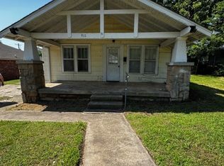 911 E 3rd St, Cushing, OK 74023